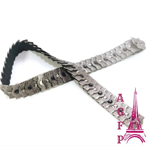 Accessories - 💖 2/$30 Silver metallic belt